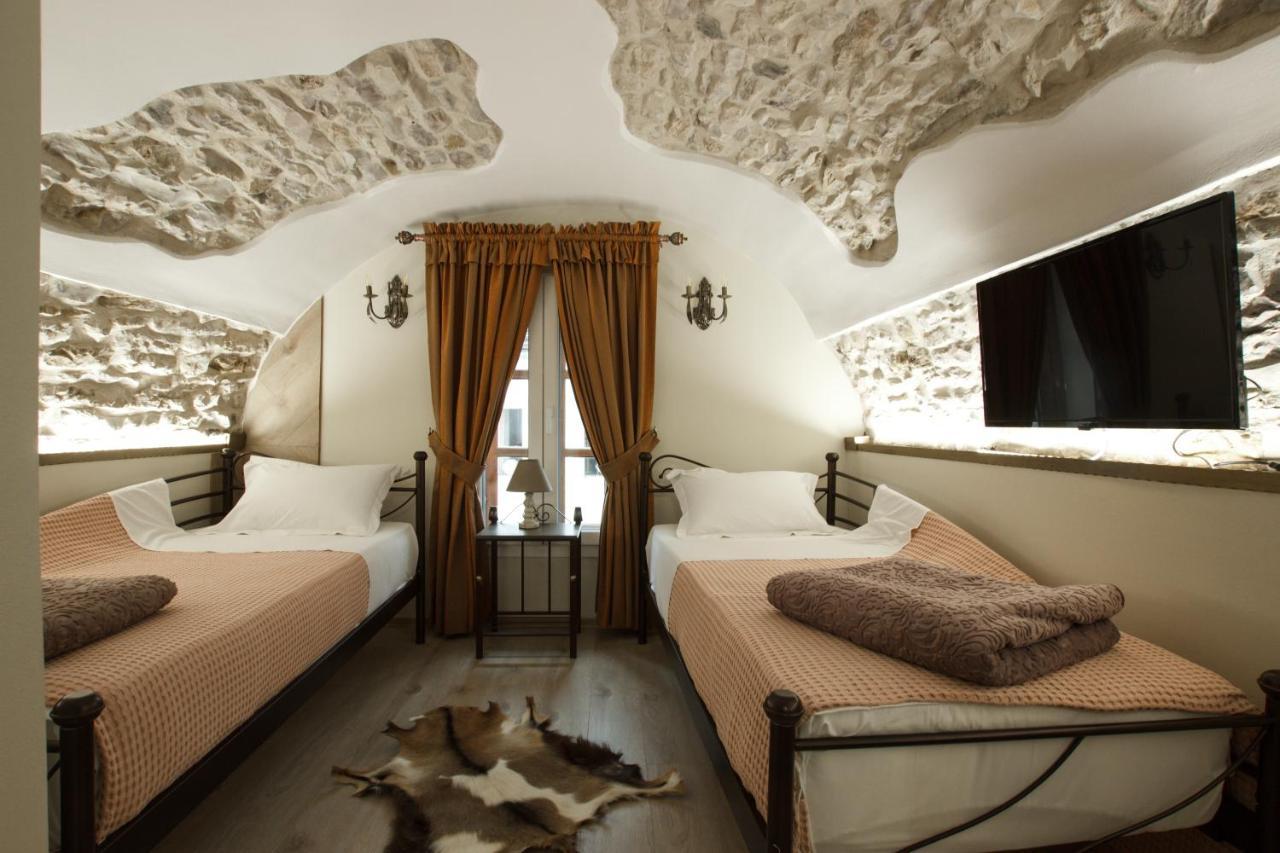 Hotel Ss Kekezi Gjirokastër Екстериор снимка